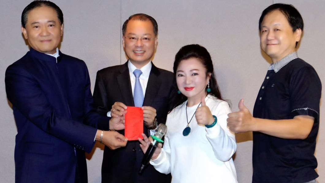 (圖左到右)白曉燕基金會董事長林文勝、警政署長黃明昭,白冰冰、《燕兒慢飛》作者周林山。(圖/陳孝志提供)