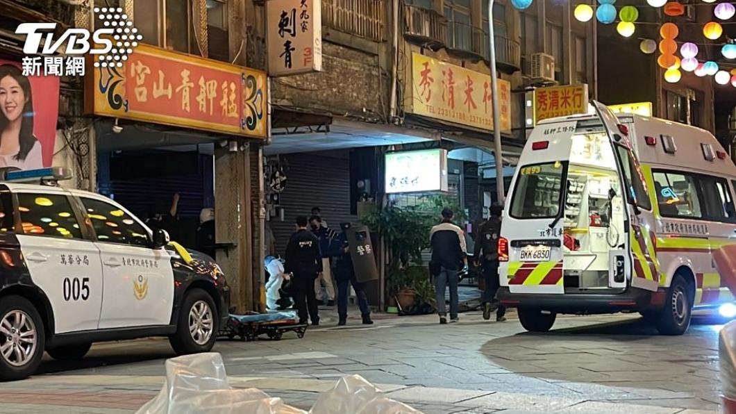 萬華昨爆發槍擊案,槍手自轟倒地,當場倒血泊中,無生命跡象。(圖/TVBS)