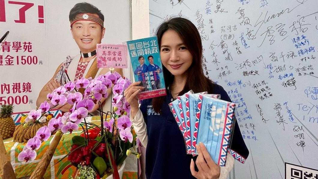 星卉為李傅中武站台。(圖/李傅中武競選總部提供)