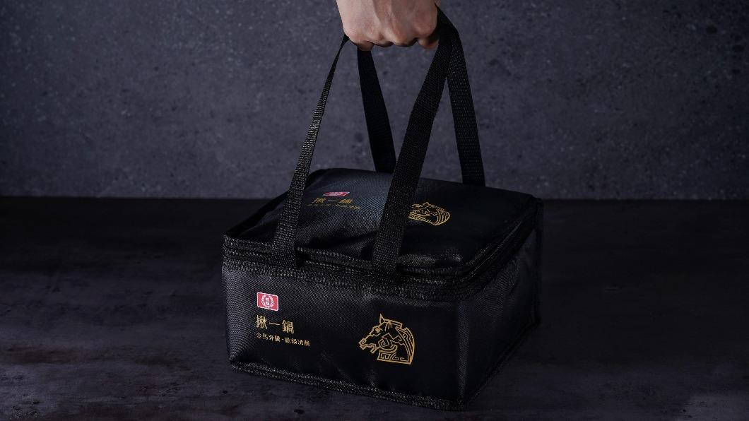 桂冠金馬聯名保冷袋。(圖/金馬提供)