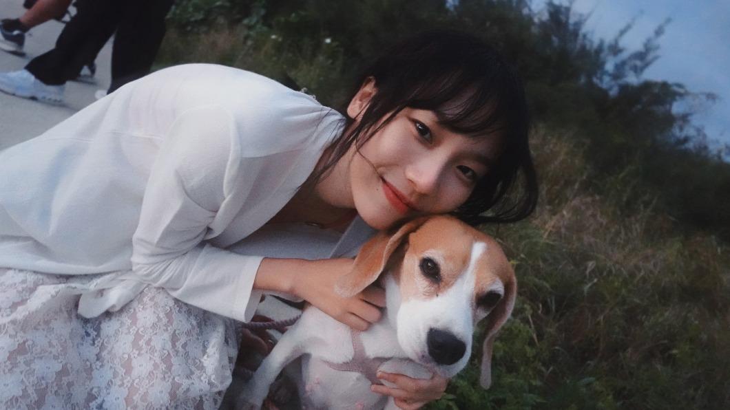 「前面有隻可愛狗勾」下一秒嚇瘋!19歲網紅不怕了宣布好消息