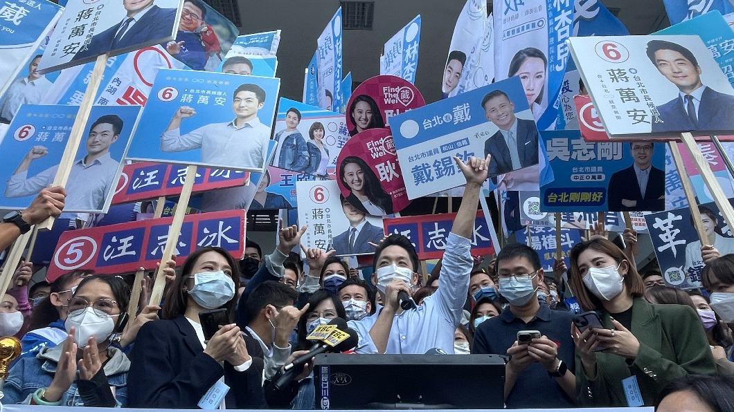 蔣萬安抽中6號 遇民眾鬧場「郭萬安加油」