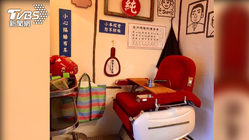 現場佈置男士理髮店復古打卡點(高市觀光局提供)