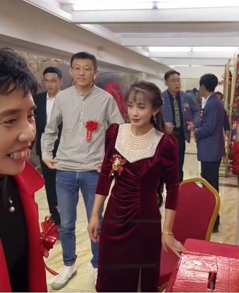 婆婆超級年輕。(圖/翻攝自微博)