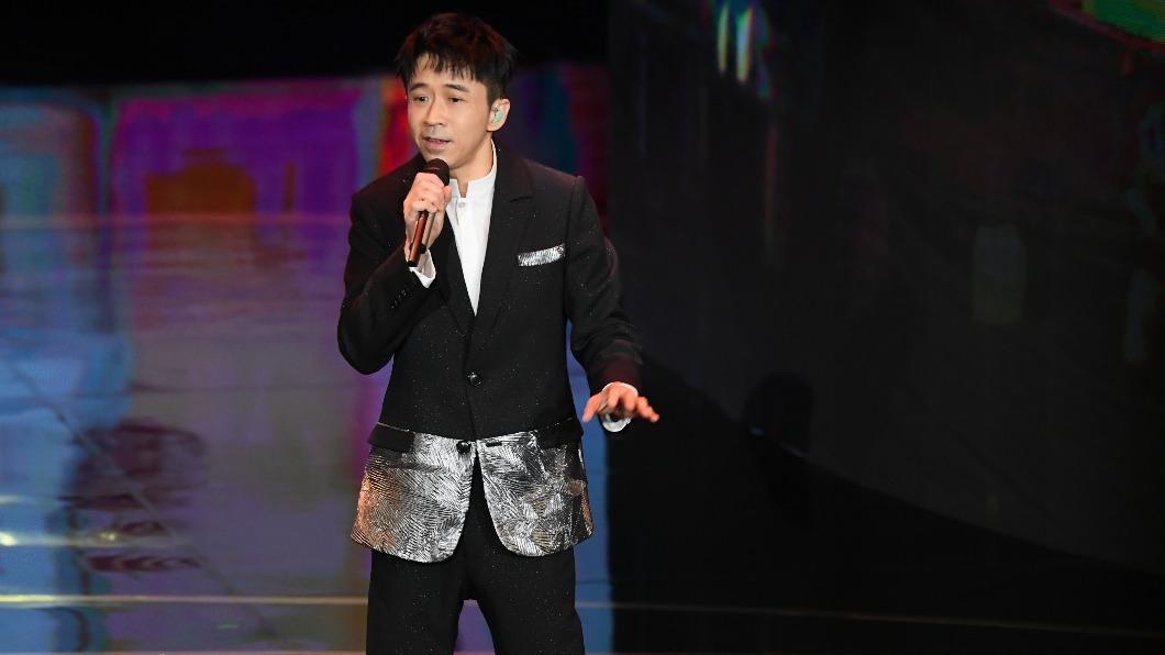 光良用歌聲向辛苦的幕後工作人員致敬。（圖／ 廣播電視金鐘獎 Golden Bell Awards）