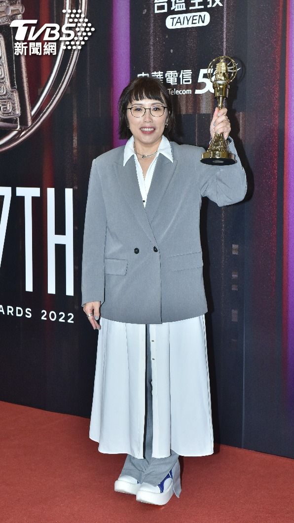 陳美而奪下金鐘,她相當開心。(圖/TVBS黃城碩、梁恩誌攝)