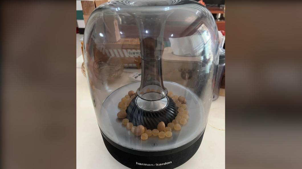 小孩安靜=作怪? 他驚見這幕崩潰:怎麼拿出來