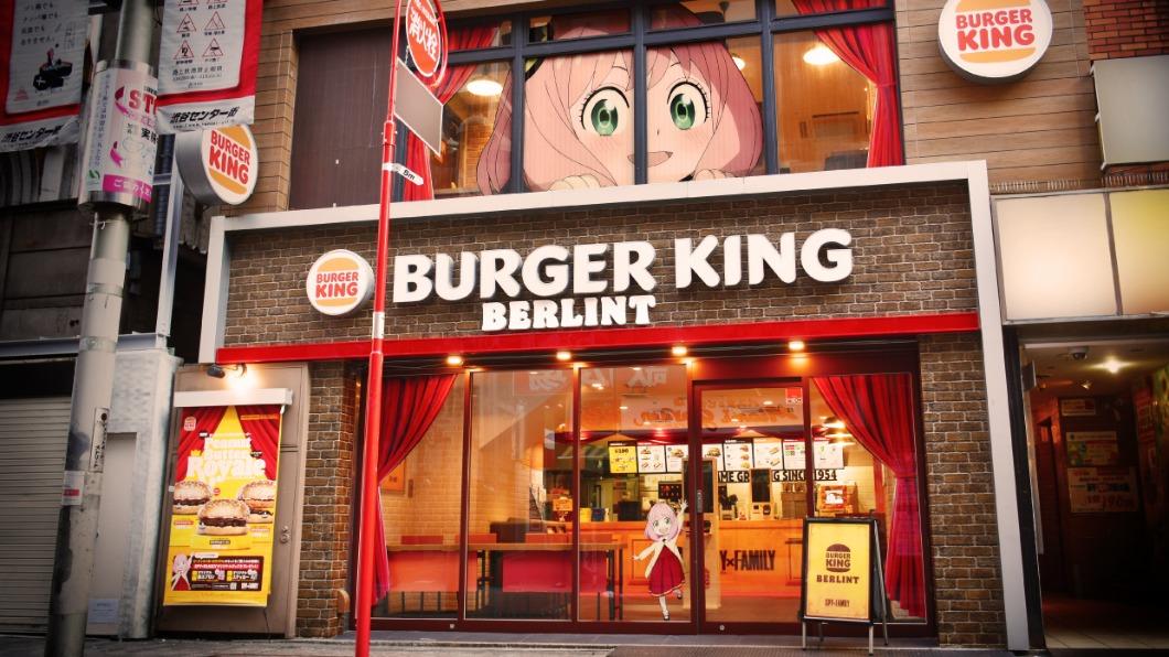 漢堡王聯名活動期間的店門口。(圖/翻攝自漢堡王推特)