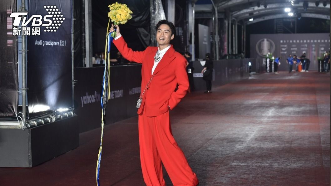 金鐘57/男星大紅西裝走金鐘紅毯 網推爆:終於發光了!
