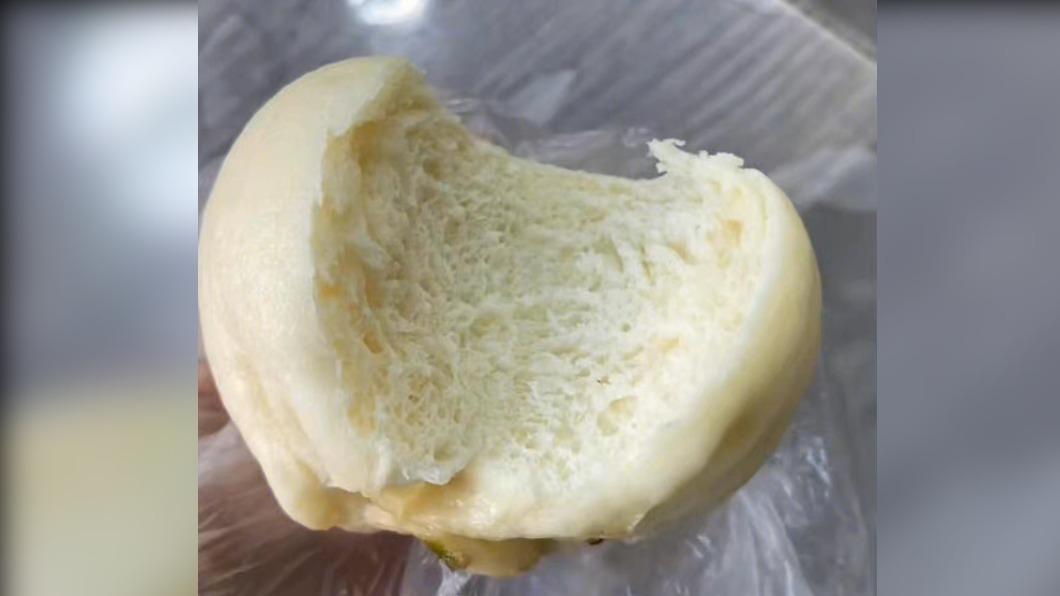 包子裡面完全沒有餡。(圖/翻攝自微博)