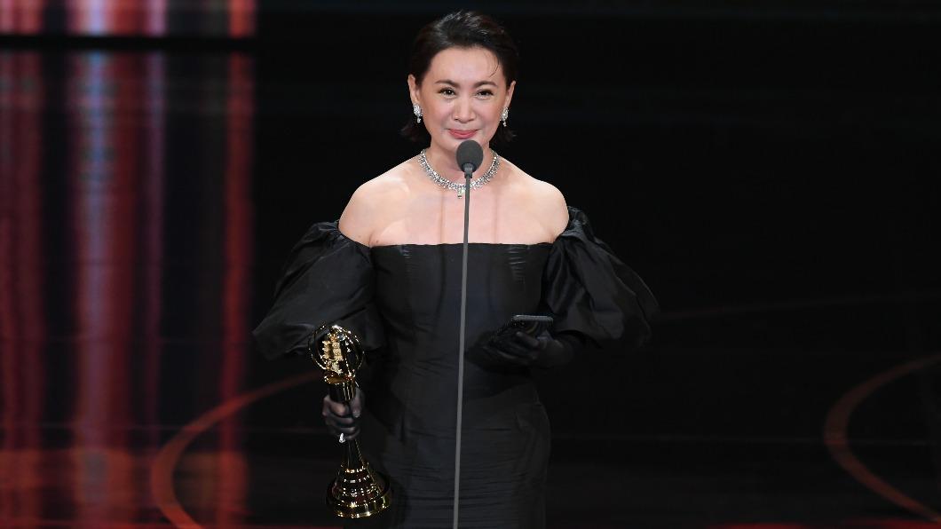 破天荒!陳亞蘭「首位女性」奪金鐘影帝 爆哭淚喊:我愛歌仔戲