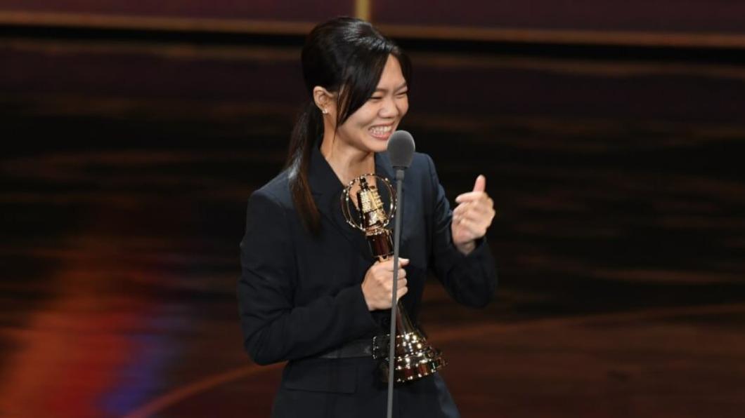 鄧依涵感性地說，「想感謝我愛過、給過我愛的女孩們」。（圖／三立提供）