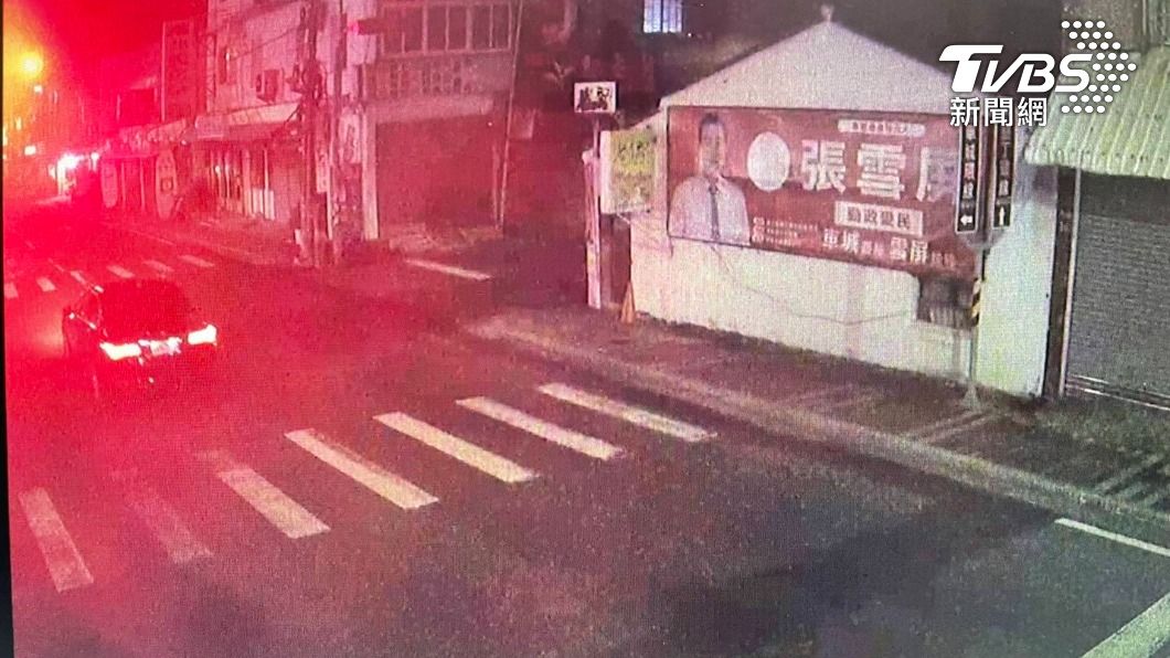 警方調閱監視器回溯違規行為。(圖/TVBS)