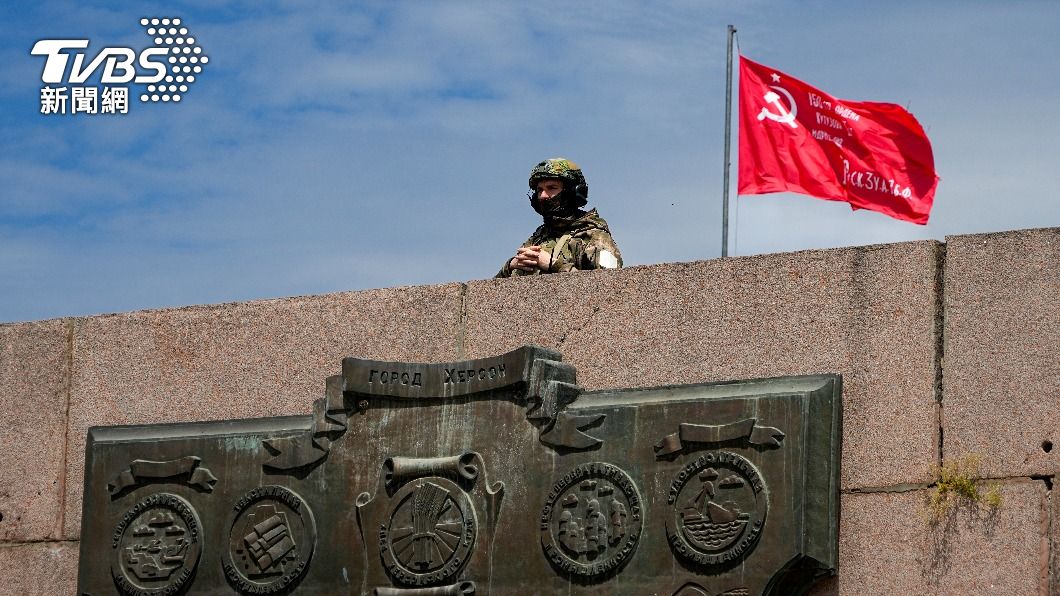 俄軍日前占領赫爾松地區，在當地建立親俄派政府。（圖／達志影像美聯社）