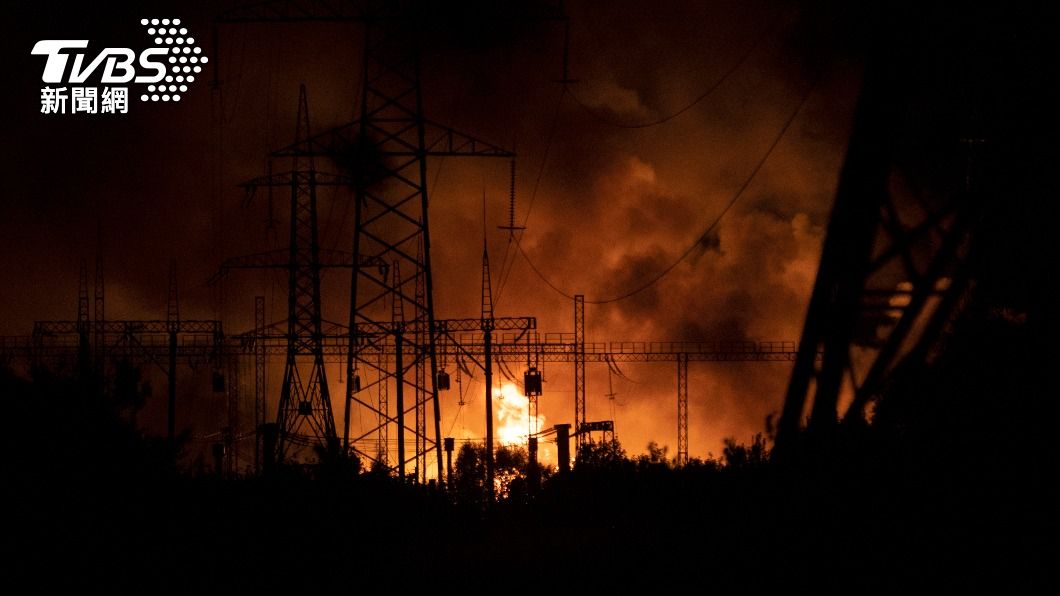 俄軍砲火攻擊哈爾科夫地區電力網，導致當地出現大規模停電。（圖／達志影像美聯社）