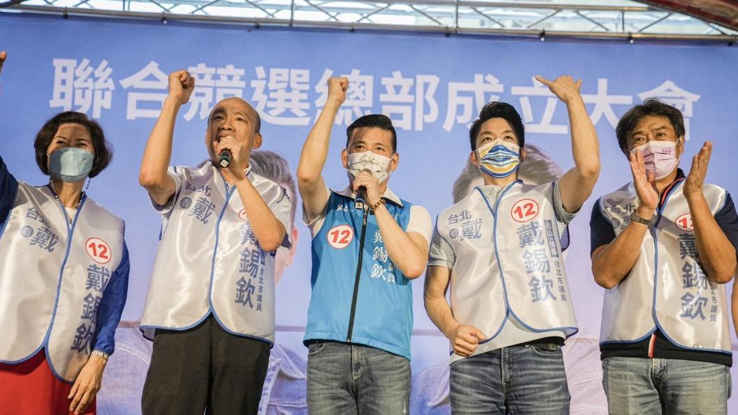 國民黨台北市長候選人蔣萬安、高雄市前市長韓國瑜替戴錫欽造勢。（圖／蔣萬安競辦提供）