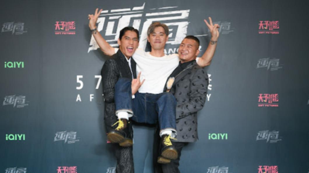 朱軒洋、莊絢維、草爺。(圖/愛奇藝國際站提供)