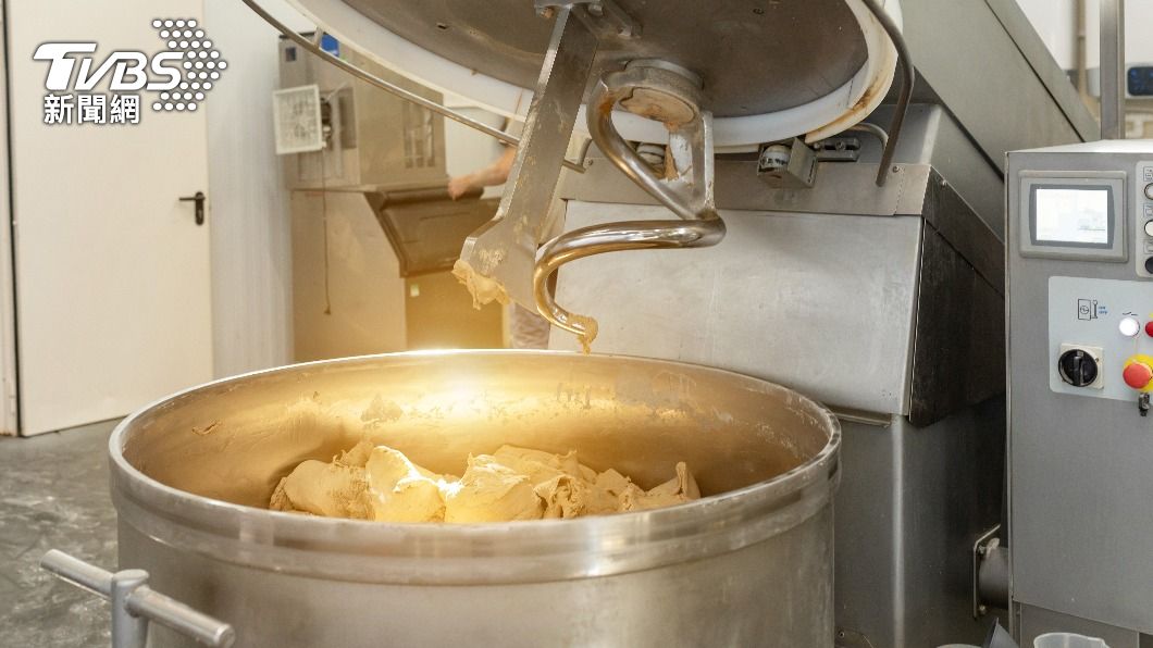 一名女員工本月中旬慘遭工廠內的機器絞死。(示意圖/shutterstock達志影像)