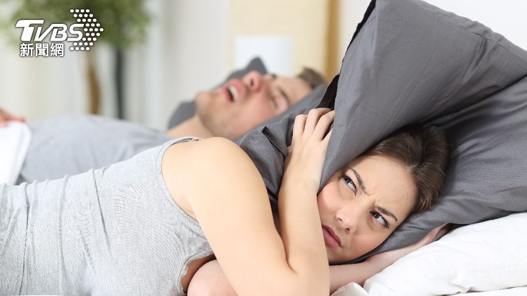 許多人因為打鼾,影響自身與親友的睡眠品質。(示意圖/shutterstock 達志影像)
