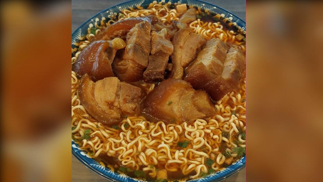 住戶覺得你餓!夜班保全曬「罪惡宵夜」 網喊:想換工作