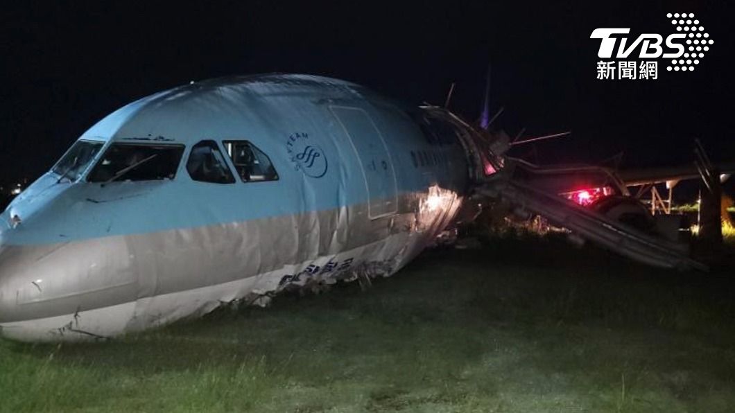 暴雨中3度降落!大韓航空「衝出機場跑道」176人幸運生還