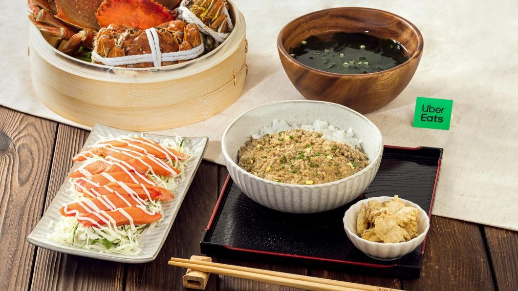 優市24小時即時送,搭配生鮮食材也能端出居家版「秋蟹饗宴」。(圖/Uber Eats提供)