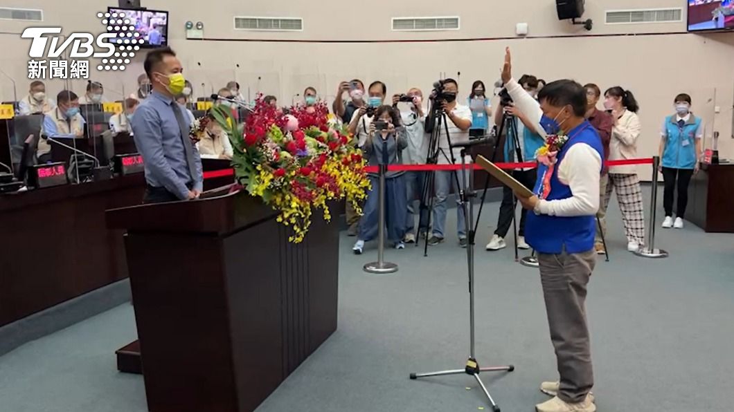 李文俊當選新任副議長。(圖/TVBS)