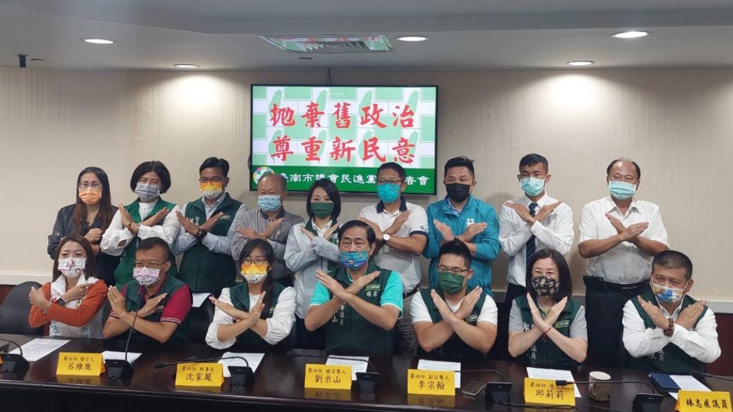 民進黨團集體缺席臨時會。(圖/民進黨團提供)