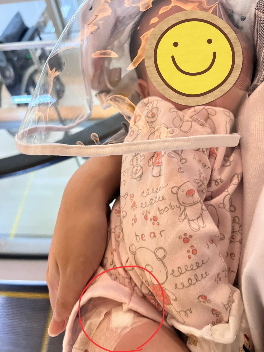 一名女網友分享日前帶女兒去接種預防針老公竟在一旁流淚。(圖/翻攝自爆怨公社)