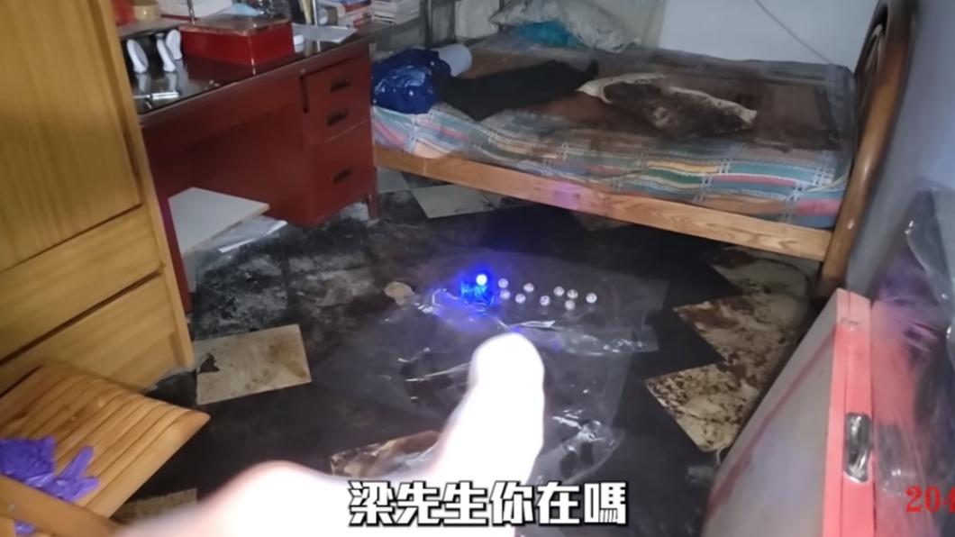 團隊使用科學儀器EVP（電子語音現場）和亡靈溝通。（圖／翻攝自204檔案YouTube頻道，204檔案授權使用）