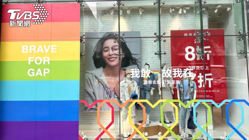 Gap台北ATT4FUN旗艦店以「彩虹」為主題，在門市設置打卡牆。（圖／GAP提供）