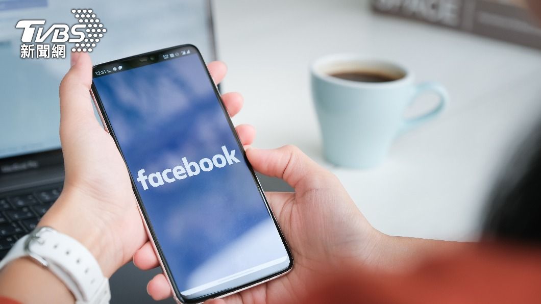 Facebook本月警告100萬名用戶,他們的個資可能已被400個惡意應用程序入盜取。(示意圖/shutterstock 達志影像)