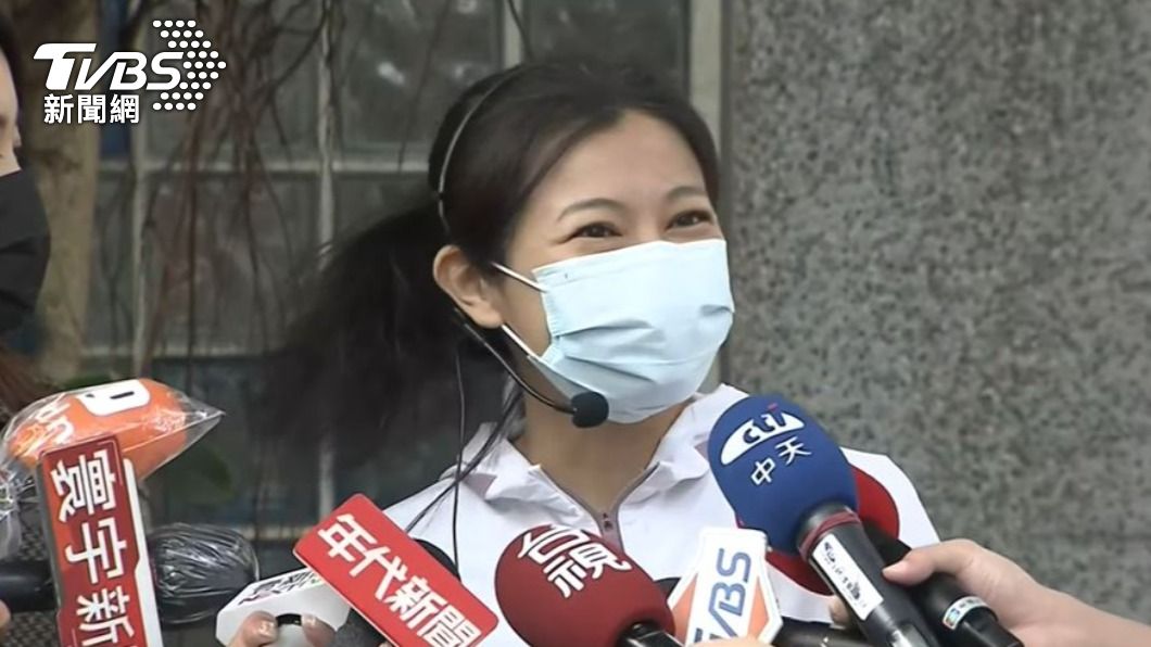 游淑慧稍早受訪滿面笑容。(圖/TVBS)