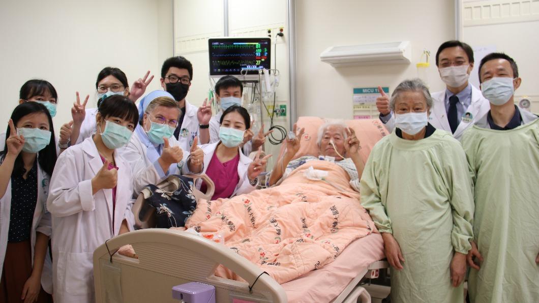 8旬翁新冠重症心內膜炎、氣切!又驚覺罹癌 住院162天康復
