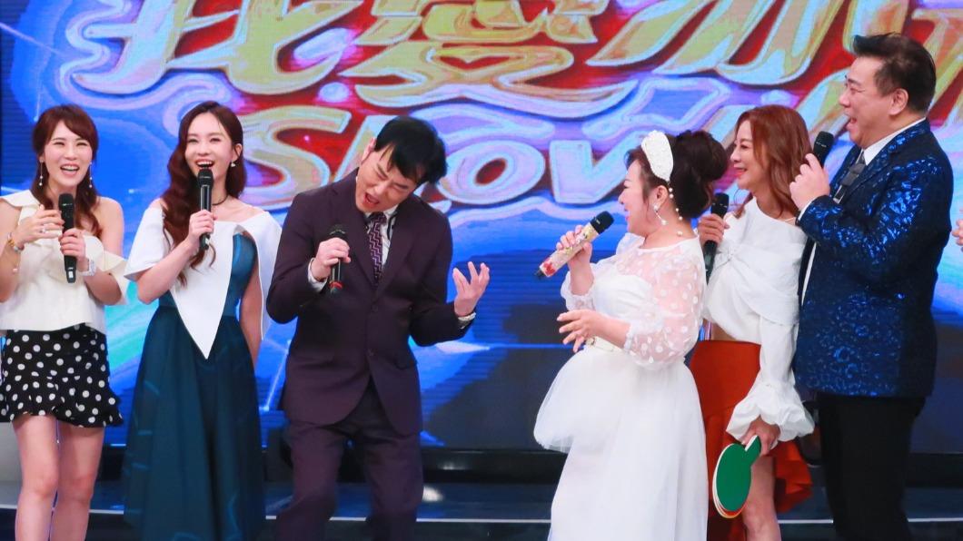 《我愛冰冰Show》由白冰冰、陽帆和團體「台一線」(阿文、東諺)領銜主持,至今已3年多。(圖/翻攝自我愛冰冰Show臉書)