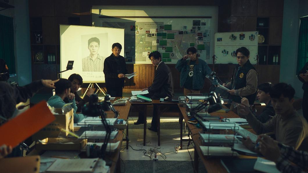 Netflix《模仿犯》釋出首支花絮,場面浩大精彩。(圖/Netflix提供)