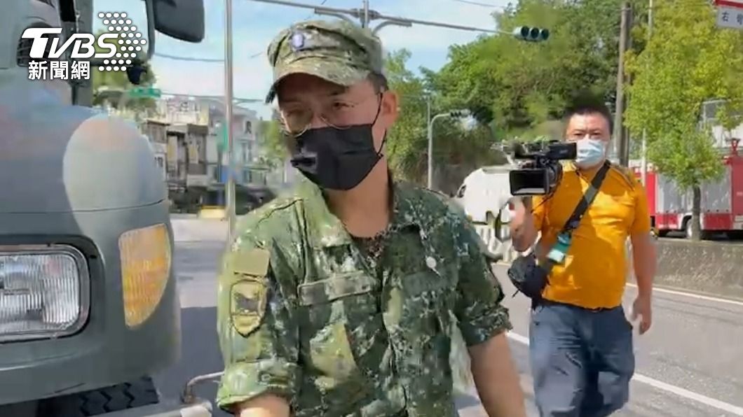 陳姓上兵頻頻道歉。(圖/TVBS)
