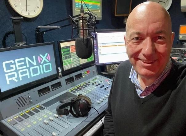 事後電台宣布該DJ過世消息不少粉絲留言悼念。（圖／翻攝自GenX Radio Suffolk臉書粉專）