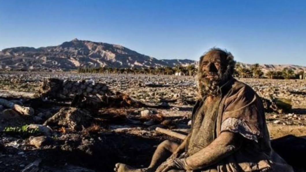 「世上最髒男」65年不洗澡 居地下洞穴、吃生肉維生