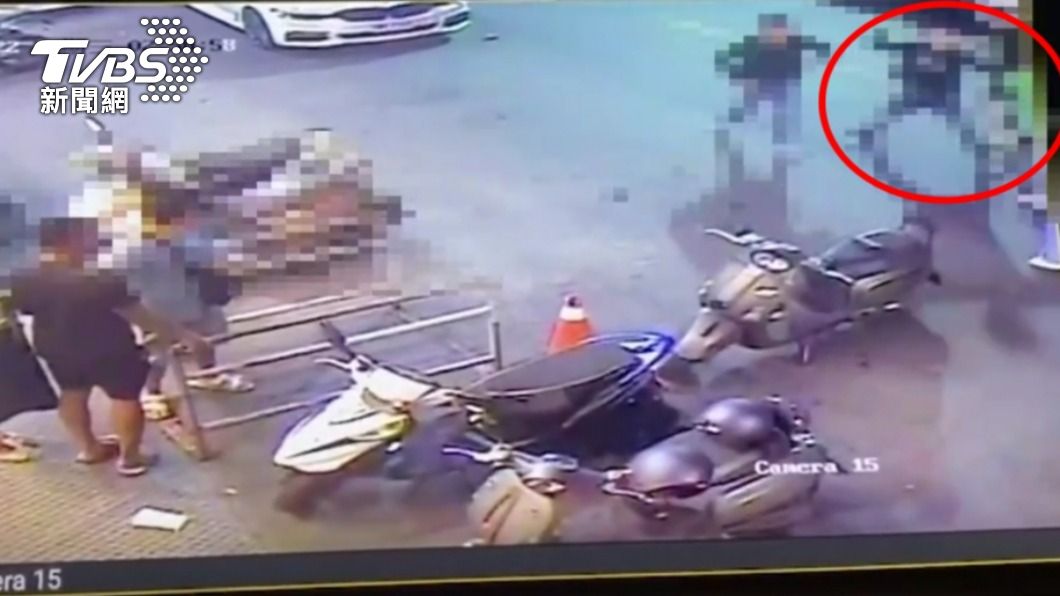 李姓車主不滿與對方爆衝突。(圖/TVBS)