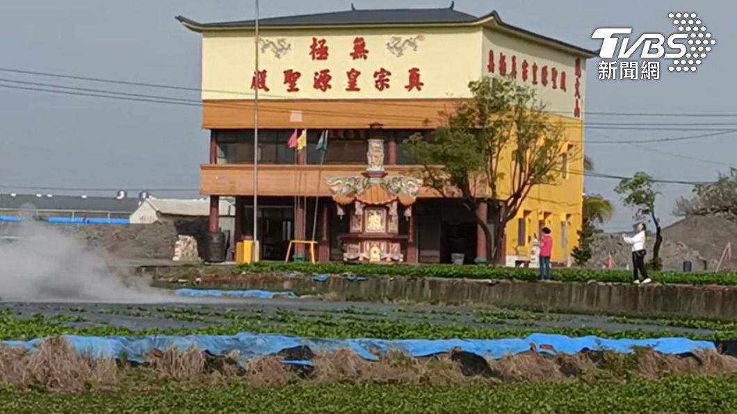 2出火口都在紅豆田裡。(圖/民眾提供)