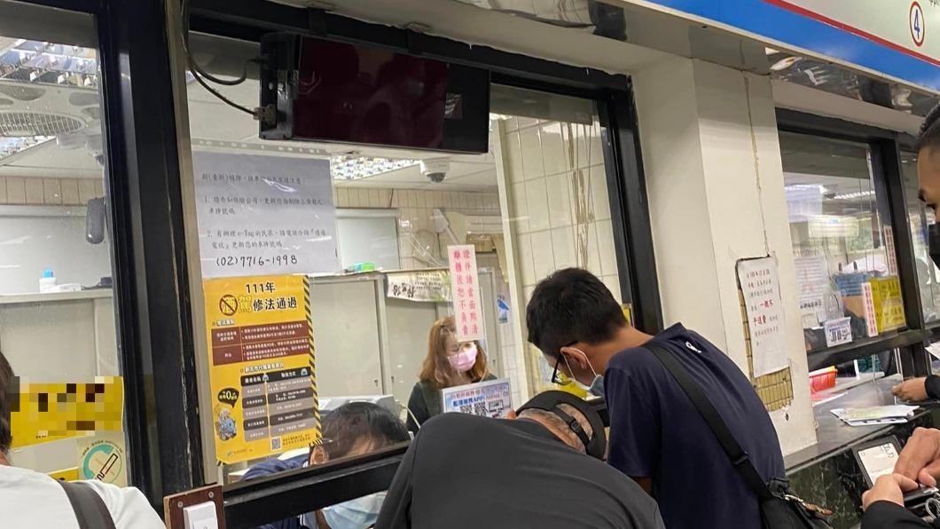 扯!監理站給錯車牌「冷處理甩鍋」 網傻眼:公務員心態