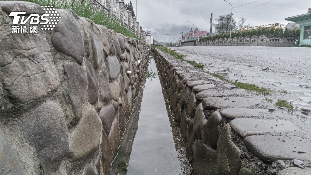 離奇!日本七旬翁不慎跌落水溝 水深「僅6公分」仍溺斃