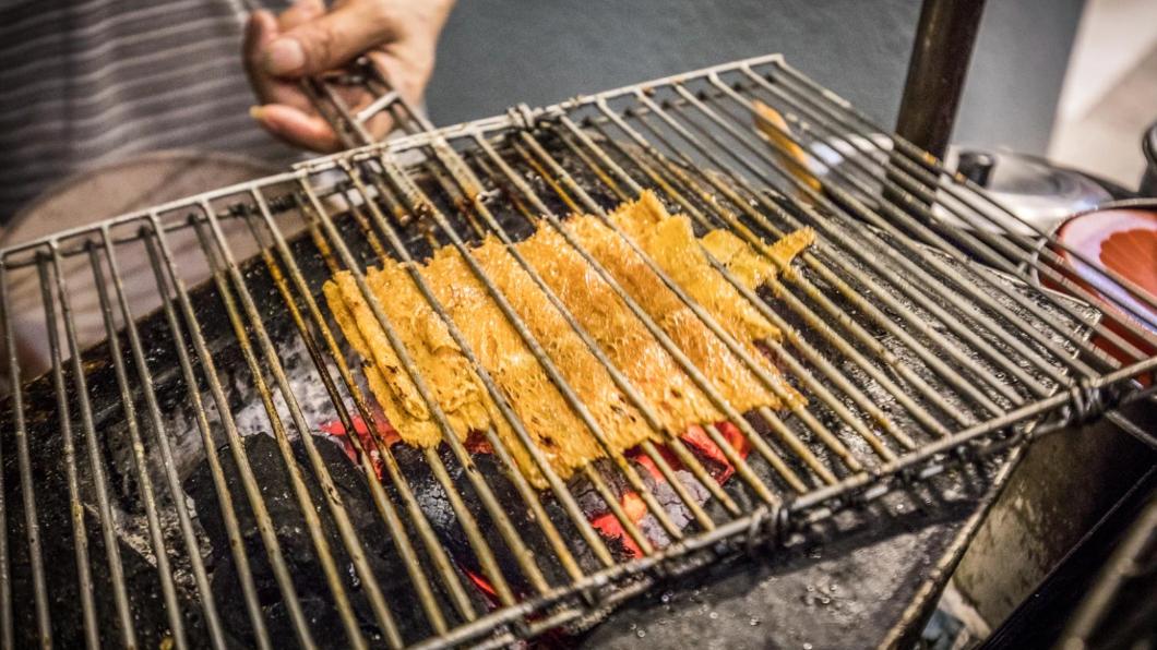 炭火魷魚片口味獨特。(圖/大手牽小手玩樂趣提供)