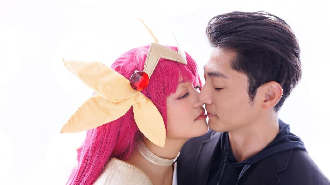 蔣萬安親密緊貼女Coser?真相曝光 本尊尷尬回應了