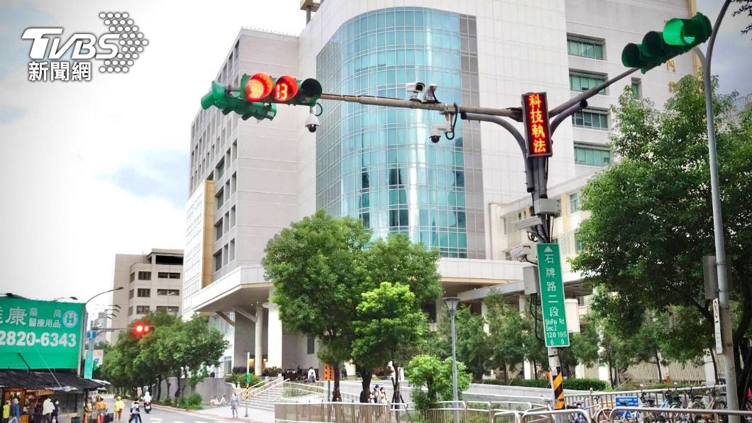 小心荷包!違規恐影響救護車 榮民總醫院外啟動科技執法