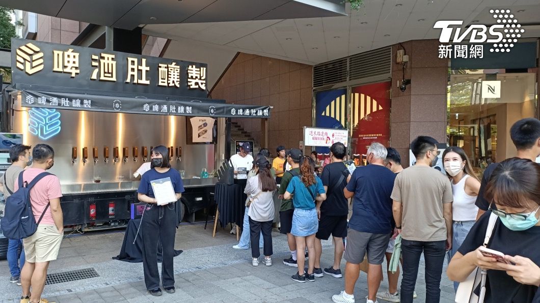 「啤酒肚釀製」今年常以時尚系行動啤酒車亮相在各大城市的快閃活動中。(圖/啤酒肚釀製提供)