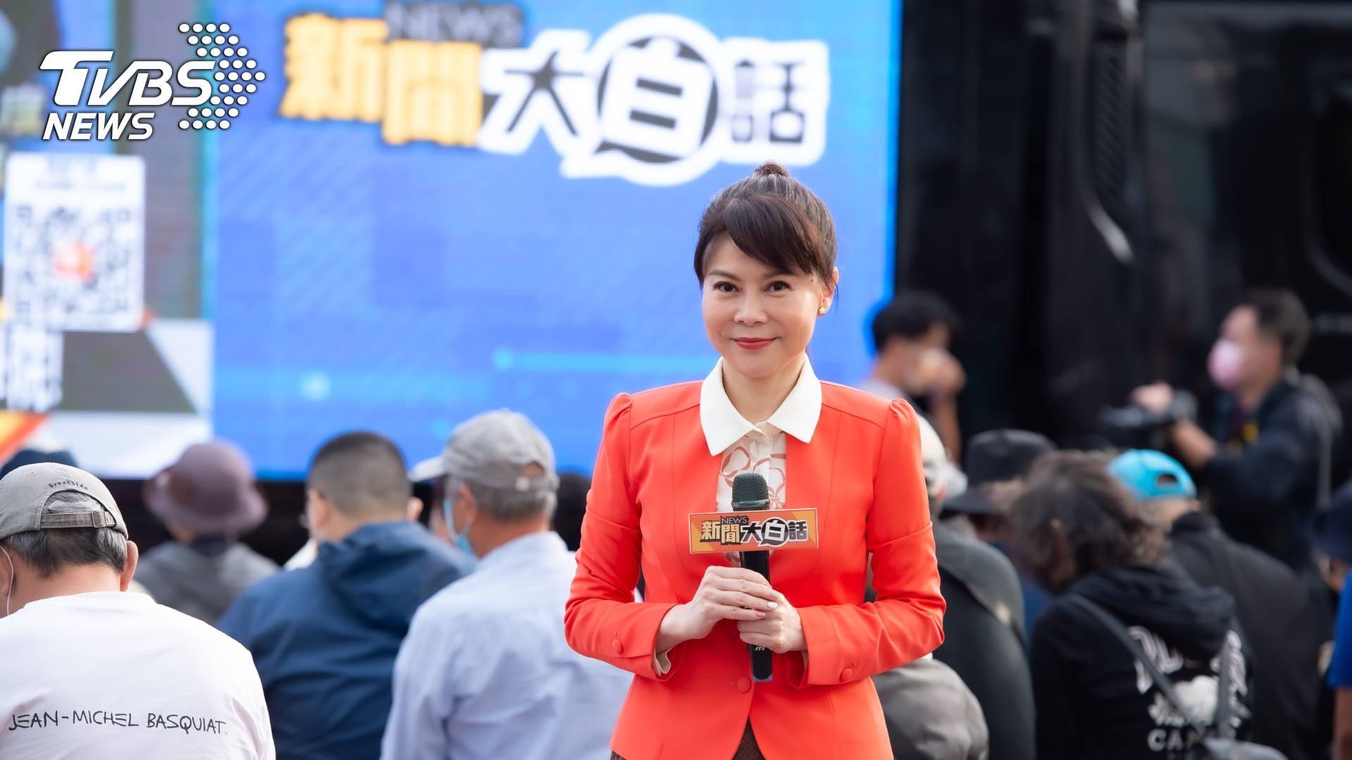 《新聞大白話》主持人錢怡君現場開講 (圖/TVBS)