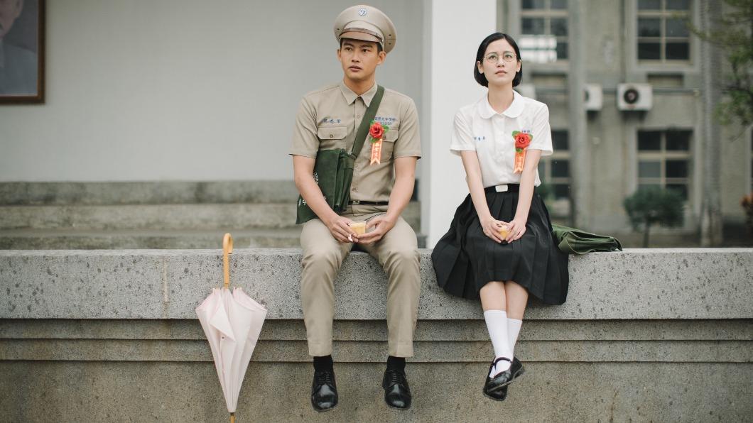 張庭瑚、袁子芸(右)劇中譜出戀曲。(圖/甲上娛樂提供)