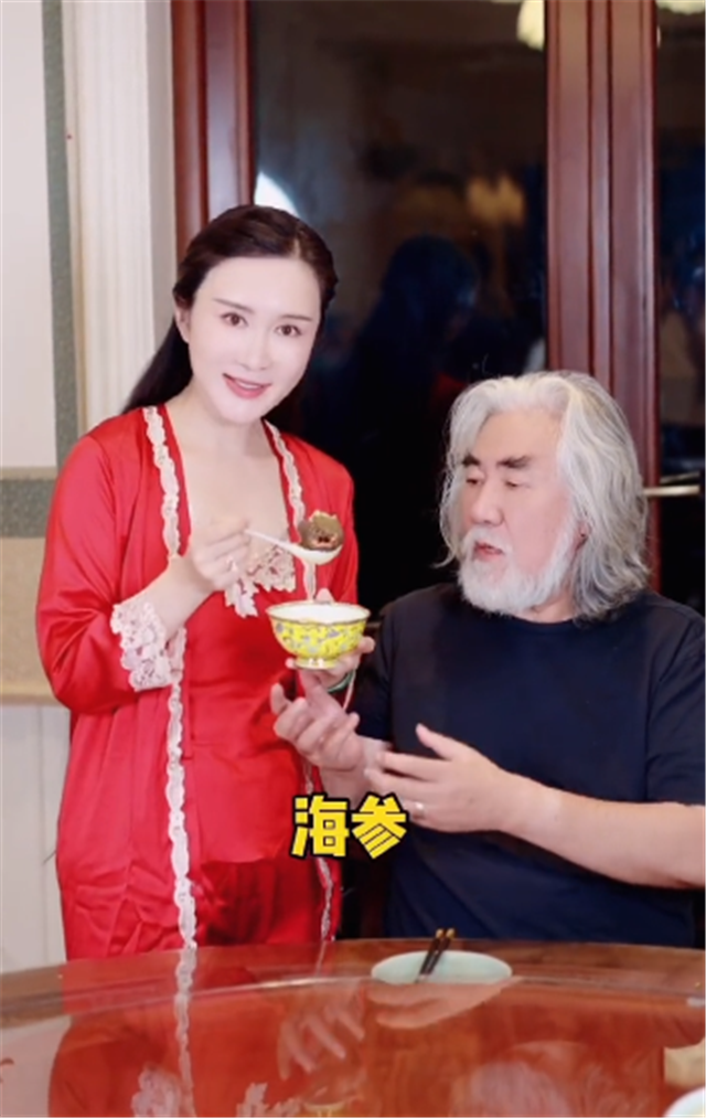 張紀中於2017年梅開二度娶小31歲嫩妻杜星霖。(圖/翻攝自微博)